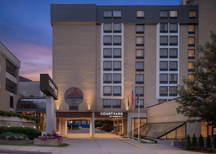 Pet Friendly hotel: Courtyard By Marriott Pittsburgh University Center