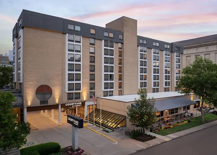 Pet Friendly hotel: Courtyard By Marriott Pittsburgh University Center